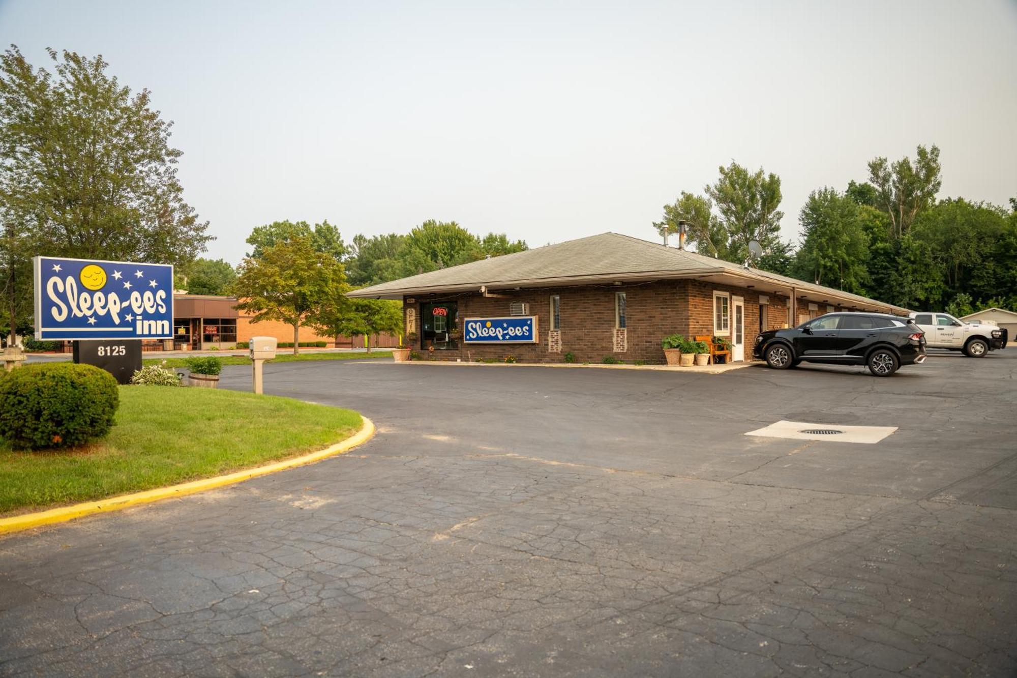 Sleep-Ees Inn, Saginaw & Frankenmuth Exteriér fotografie